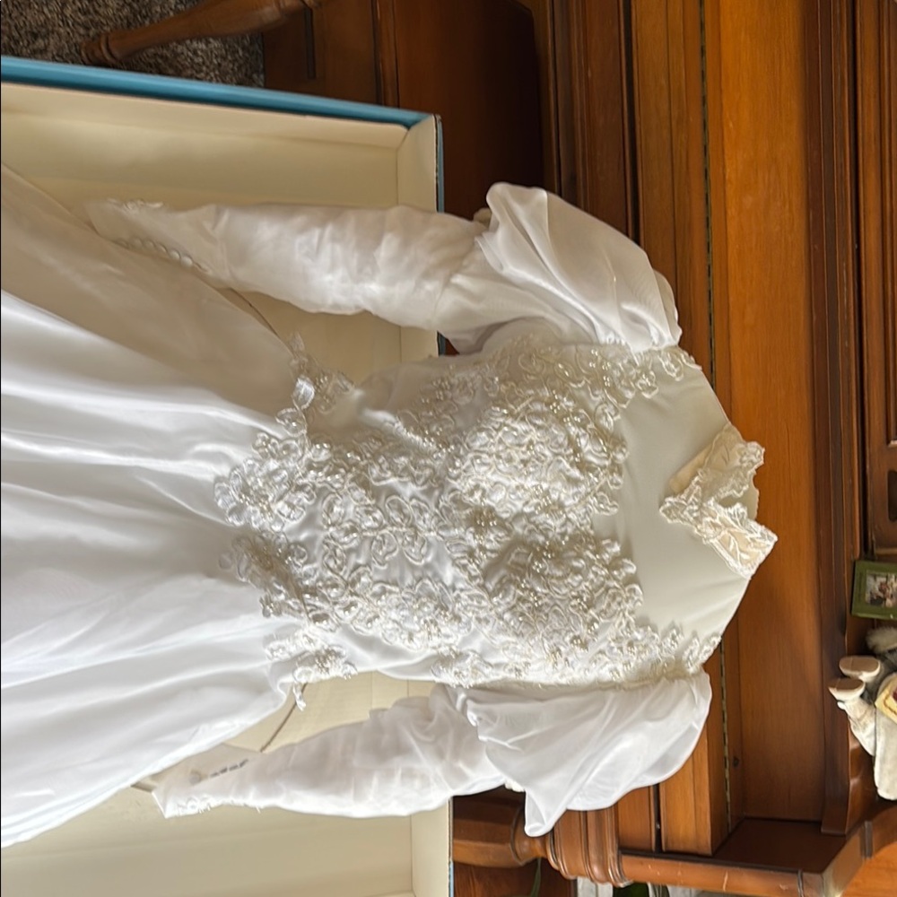 Source Unknown Elegant White Wedding Dress